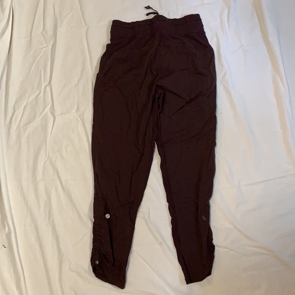 Barley worn lulu cropped joggers - Picture 3 of 4